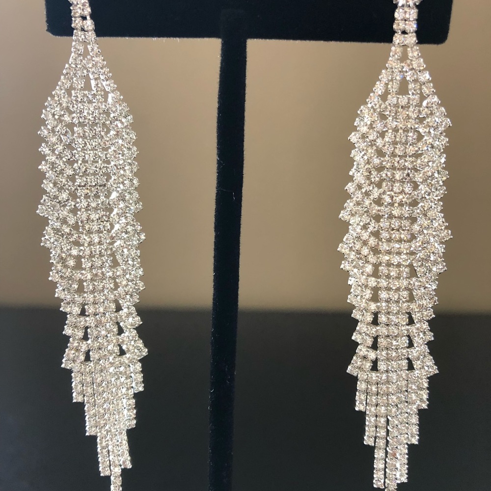 Crush dangle rhinestone crystal earrings.